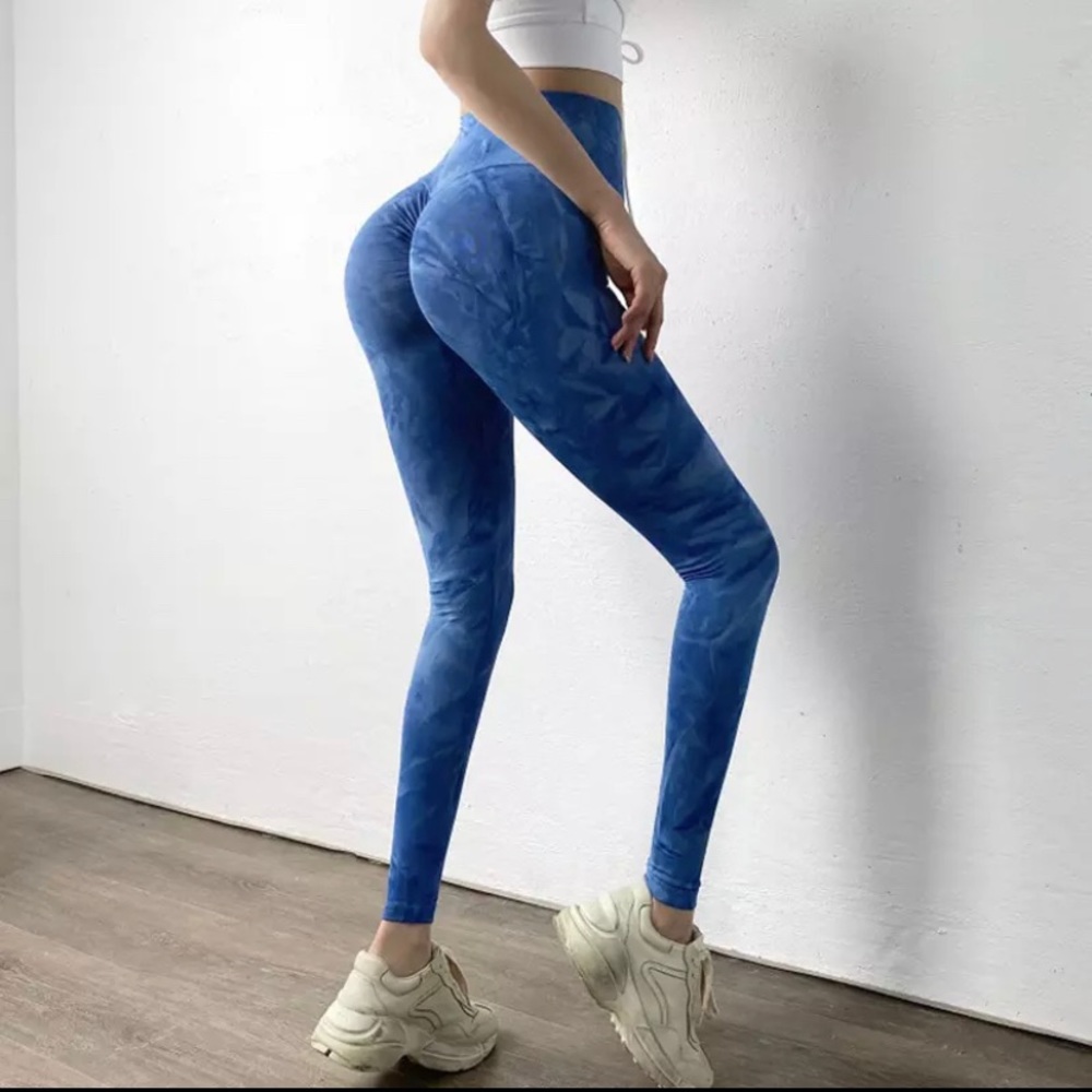 BRAND NEW! Seamless booty scrunch leggings